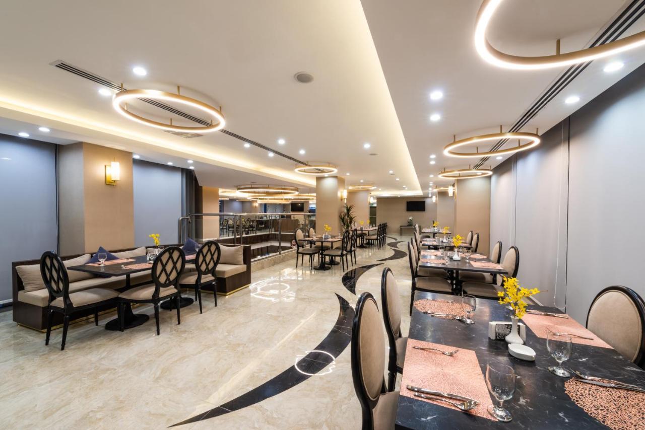 Warwick Riyadh Al Wezarat Exterior foto